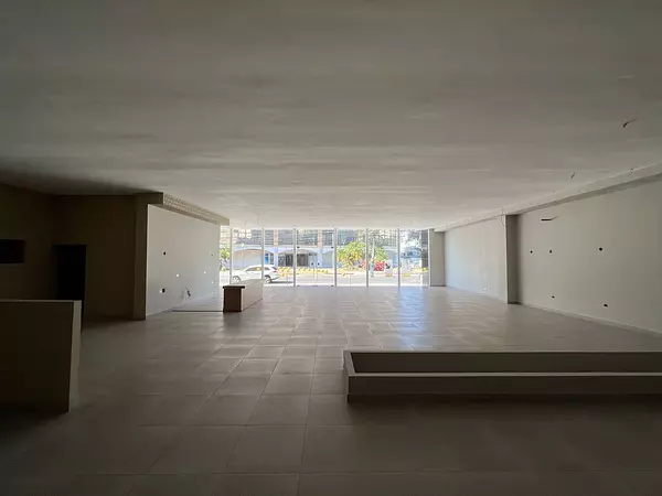 oficinas y locales comerciales - Alquilo Edificio corporativo 4 niveles 2,648 mts 
 5