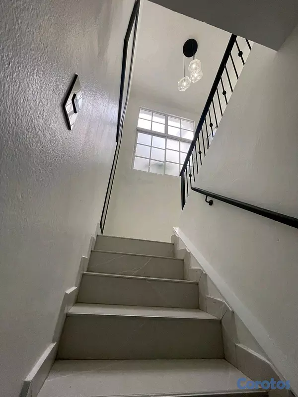 casas - Casa totalmente remodelada en venta en Quisqueya justo al borde del millón 13