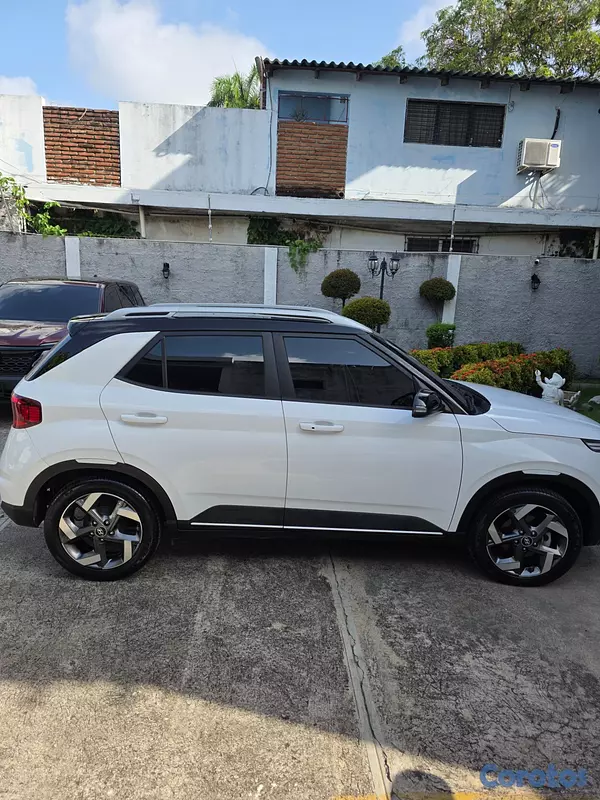 jeepetas y camionetas - Hyundai Venue 2024 - Solo 10,930 km - Único Dueño  6
