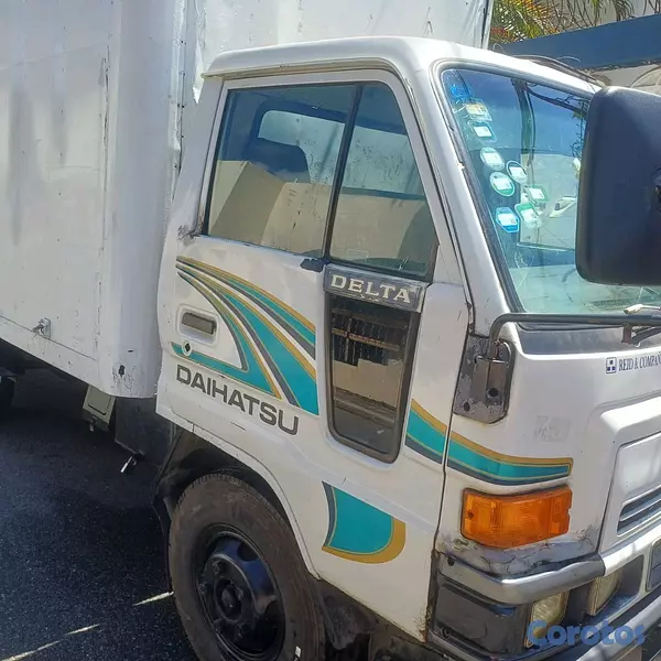 camiones y vehiculos pesados - Daihatsu Delta 2006 cabina ancha cama larga (Furgón) 4