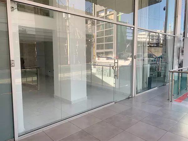 oficinas y locales comerciales - Local de dos niveles espacio abierto 106 metros 2