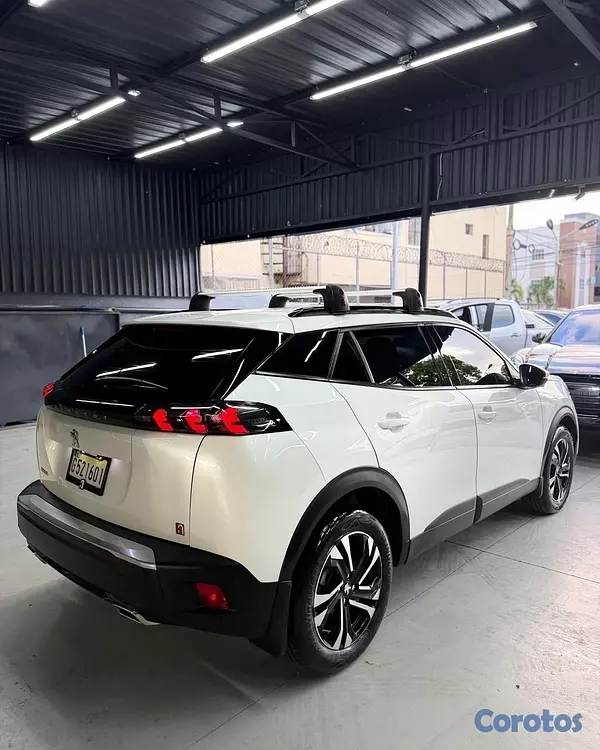 jeepetas y camionetas - Vendo peugeot 2008 año 2021 4