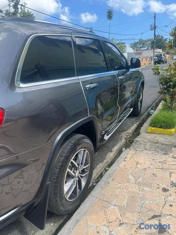jeepetas y camionetas - SE VENDE JEEPETA GRAND CHEROKEE LIMITED AÑO 2018 3