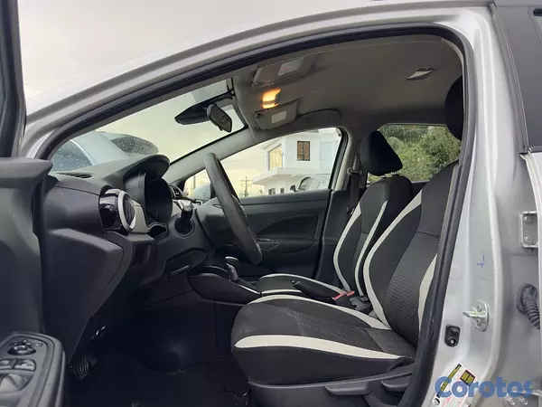 carros - Nissan Versa SV 2021
 8