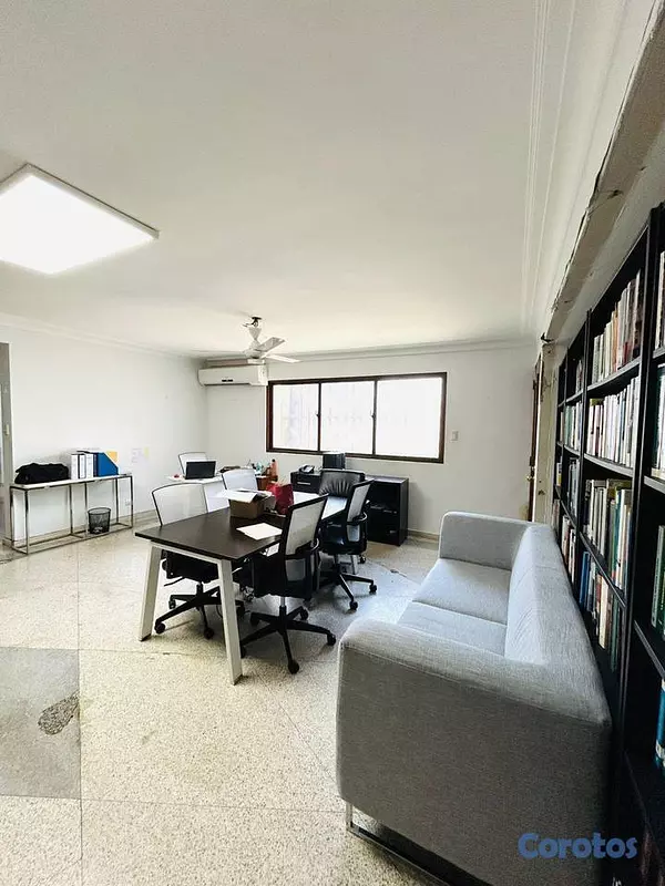 oficinas y locales comerciales - Local Comercial de 169mt2 en Alquiler en Ensanche  9