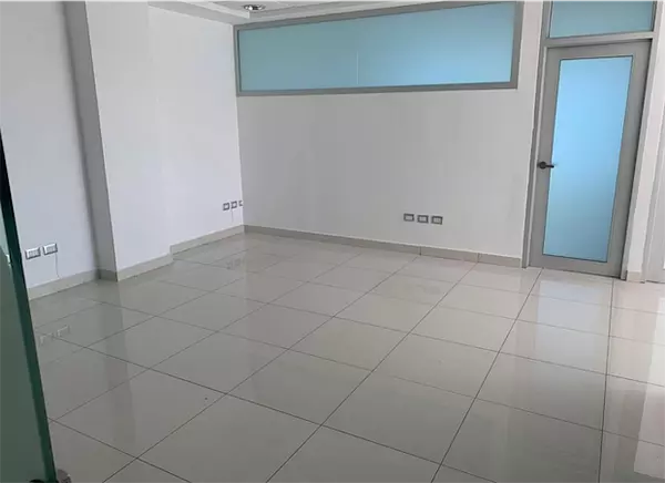 oficinas y locales comerciales - Oficina en torre corporativa zona exclusiva 5