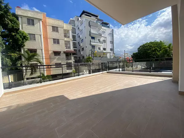 apartamentos - Apartamento 2do piso con  terraza en los restaurad 10