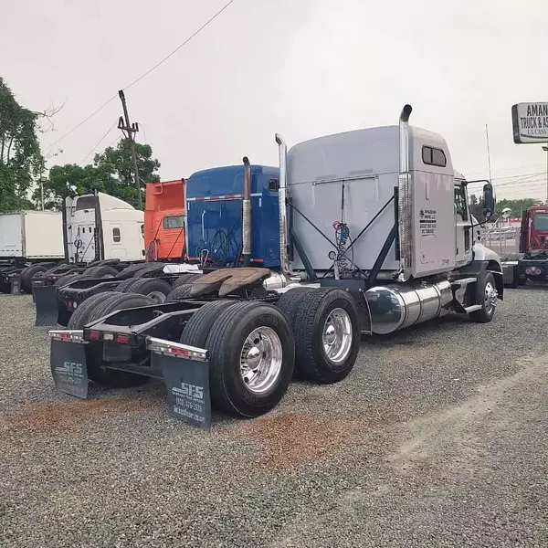 camiones y vehiculos pesados - MACK CXU613 año 2013 9