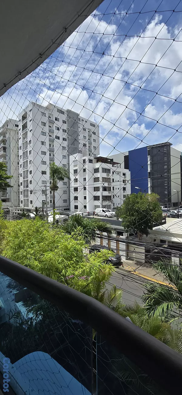 apartamentos - Venta Apto. en Naco, 3 er piso Dos parqueos, 3 hab. cuarto servicio, family. 2