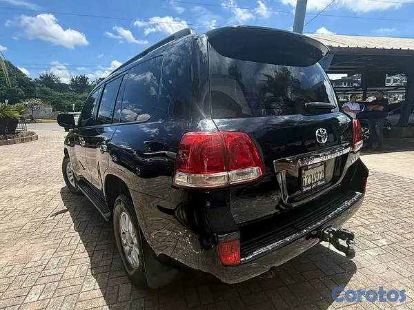 jeepetas y camionetas - Toyota land cruicer vxr 2011 4