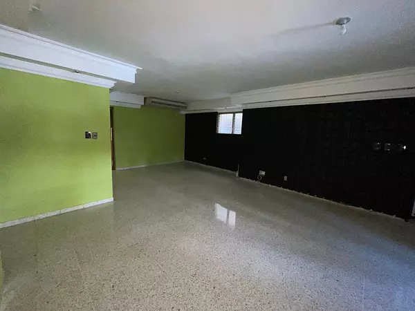 apartamentos - ALQUILO Serralles 📍🤩

Apartamento clásico en buen estado con las siguientes  3