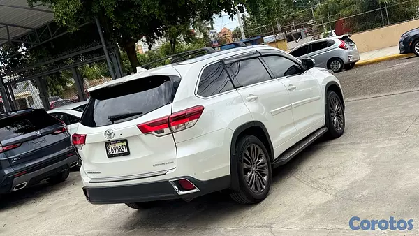 jeepetas y camionetas - 2019 Toyota Highlander Limited Platinum 3