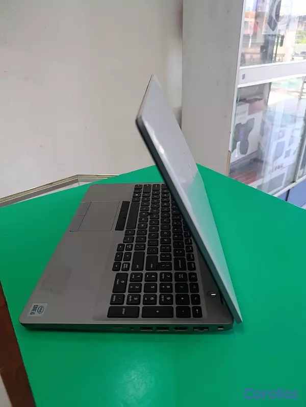 computadoras y laptops - Laptop DELL PRECISION3550 I5-10 GEN/2GB DE VIDEO/256SSD/ 16GB RAM/15.6 Pulg/2GB 3