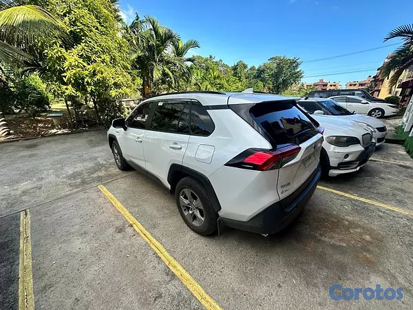 jeepetas y camionetas - se alquila Toyota rav4 híbrida  2