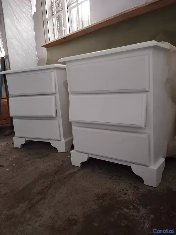 muebles y colchones - Mesitas de noche en madera de tres gavetas blanca 3