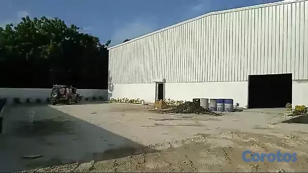 oficinas y locales comerciales - Se Alquila Nave Industrial en Ave. Circunvalacion  6