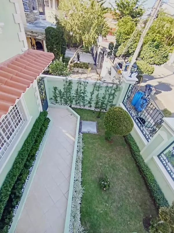casas - Se vende de oportunidad Casa de dos niveles Cerros de Arroyo Hondo 
USD$425,000 7