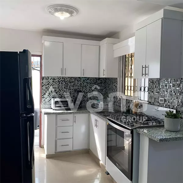 casas - Casa de venta de dos niveles en la zona sur de Santiago 6
