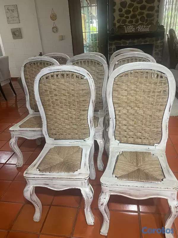 muebles y colchones - Regalo  8 sillas comedor en madera y pajilla , en muy buenas condiciones . 3