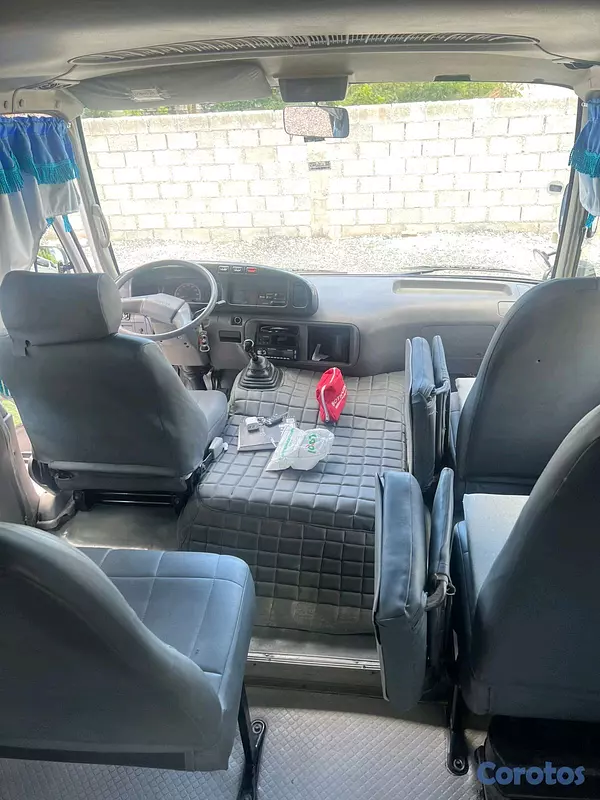 camiones y vehiculos pesados - Toyota Coaster 2013 4