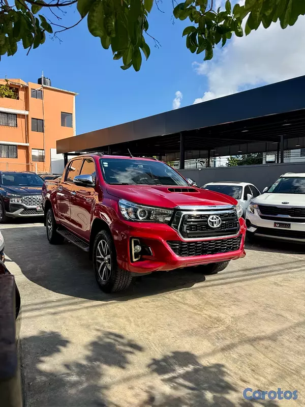 jeepetas y camionetas - Toyota Hilux SRV 2017
 3