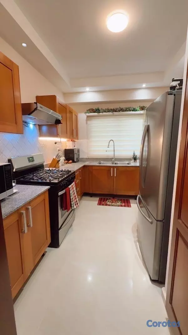 apartamentos - vendo los cacicazgos piso 5 con o sin muebles tres habitaciones dos parqueos  11