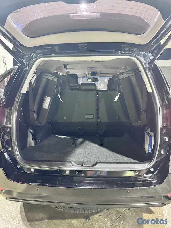 jeepetas y camionetas - Vendo Toyota Fortuner SRV 2022 como nueva  3