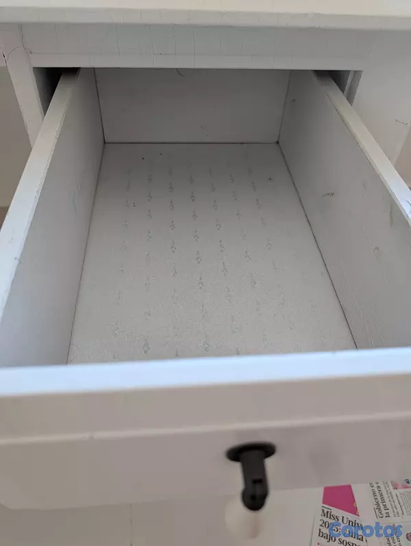 muebles y colchones - Venta de escritorio vintage de Ikea (usado) con cristal  2