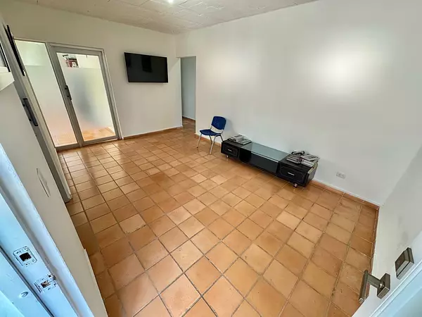 oficinas y locales comerciales - Vendo y alquilo local comercial en Mirador Sur 2