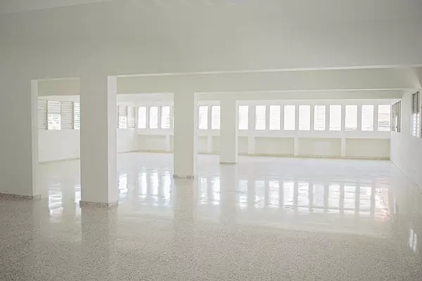 oficinas y locales comerciales - local en Evaristo morales  6