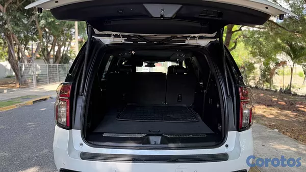 jeepetas y camionetas - Chevrolet Tahoe RST 2024 24,000KM Turbo Diesel 4WD 13