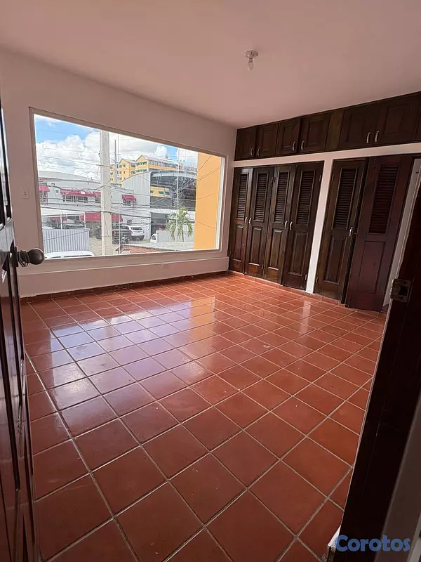 oficinas y locales comerciales - LOCAL COMERCIAL EN ALQUILER DETRAS DE LA NUNEZ DE  12