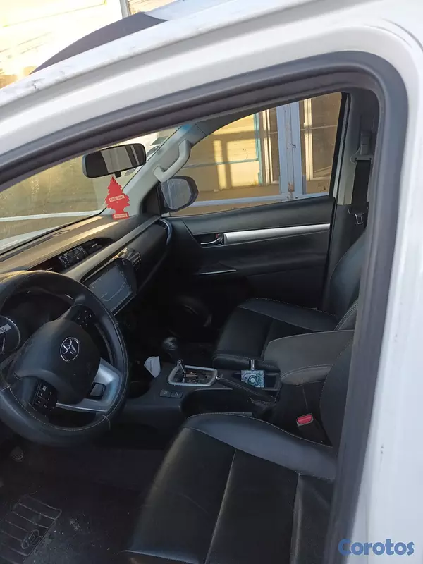 jeepetas y camionetas - Toyota Hilux 2022 4