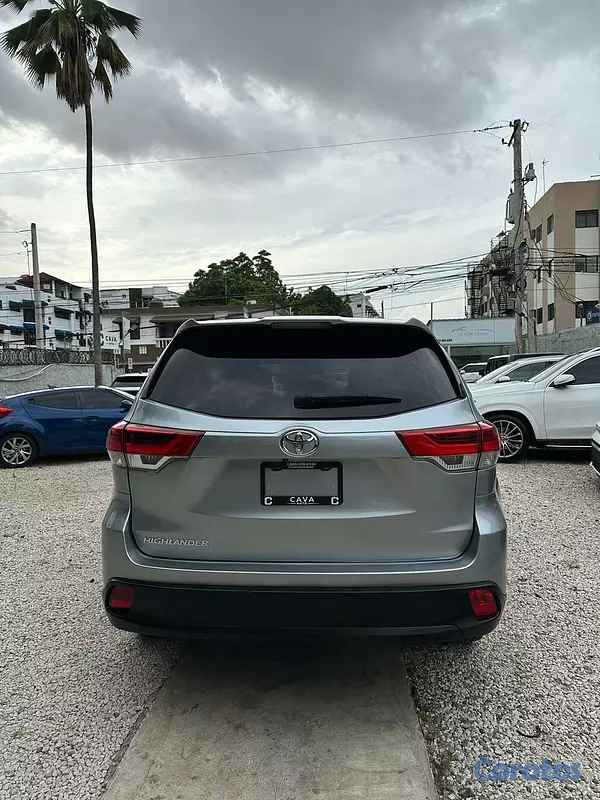 jeepetas y camionetas - Toyota Highlander LE 2019 4