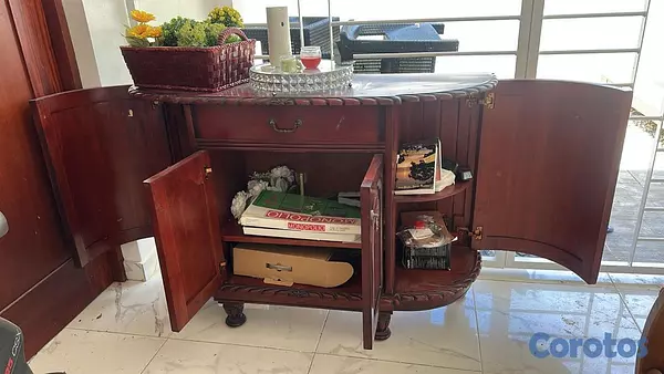 muebles y colchones - Credenza amplia y elegante en caoba 1