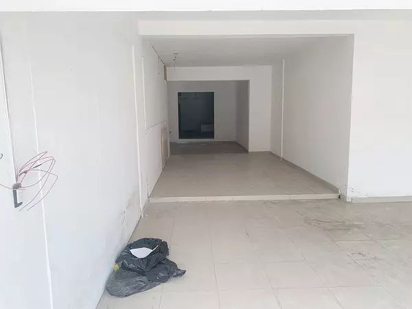 oficinas y locales comerciales - Locl amplio y céntrico  3