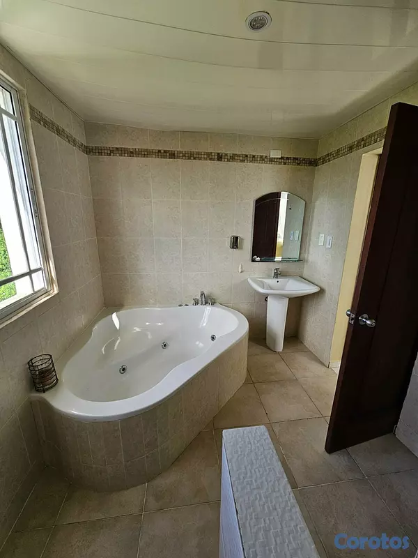 apartamentos - SE VENDE ESPACIOSO APTO EN JUAN DOLIO 14