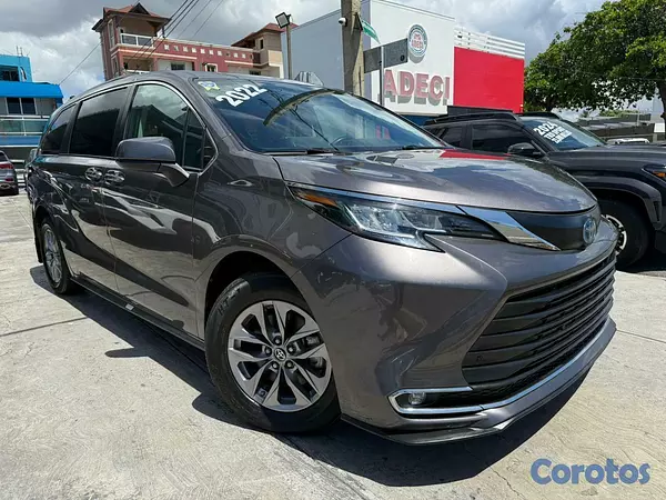 jeepetas y camionetas - Toyota Sienna XLE 2022 10