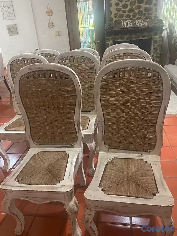 muebles y colchones - Regalo  8 sillas comedor en madera y pajilla , en muy buenas condiciones . 4