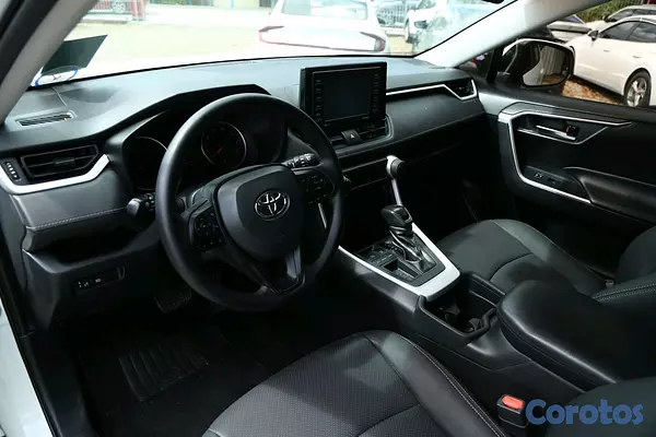 jeepetas y camionetas - Toyota rav4 2020 xle clean carfax  4