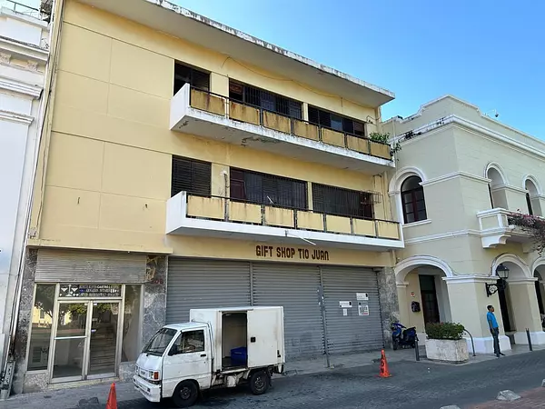 oficinas y locales comerciales - Local Comercial en Alquiler en ZONA COLONIAL 6