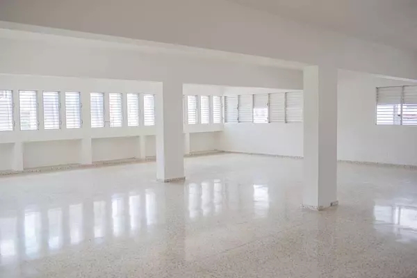 oficinas y locales comerciales - local en Evaristo morales  7
