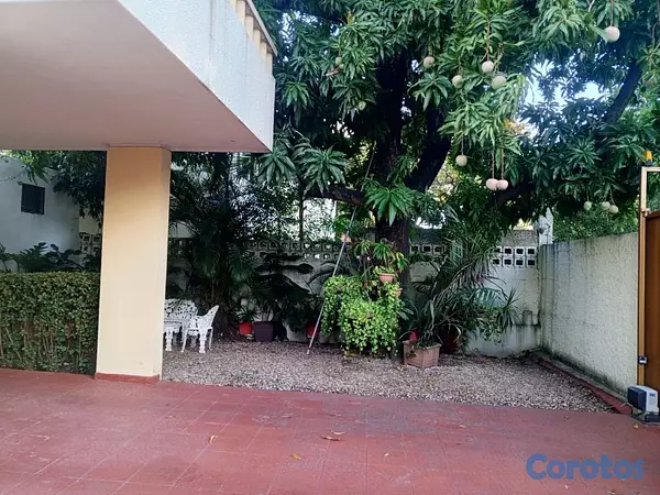 casas - Casa  en venta en zona residencial, avenida Independencia distrito nacional 7