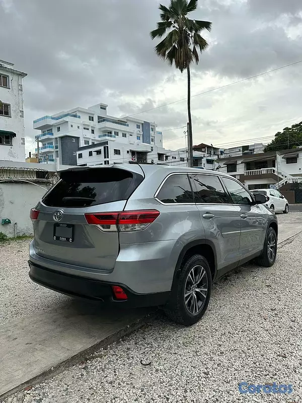 jeepetas y camionetas - Toyota Highlander LE 2019 5