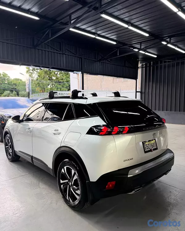 jeepetas y camionetas - Vendo peugeot 2008 año 2021 5