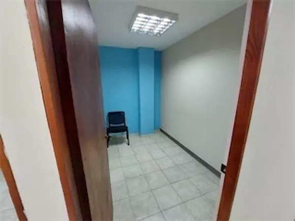 oficinas y locales comerciales - Millon 50 metros 3500 mil pesos 6