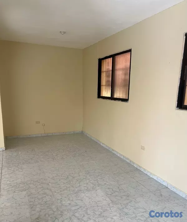 casas - Se alquila una casa sin marquesina. 2