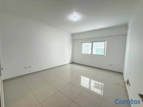 apartamentos - vendo Evaristo Morales tres habitaciones 2.5 baños dos parqueos balcón servicio  10