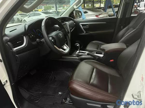 jeepetas y camionetas - Toyota fortuner 2017 8