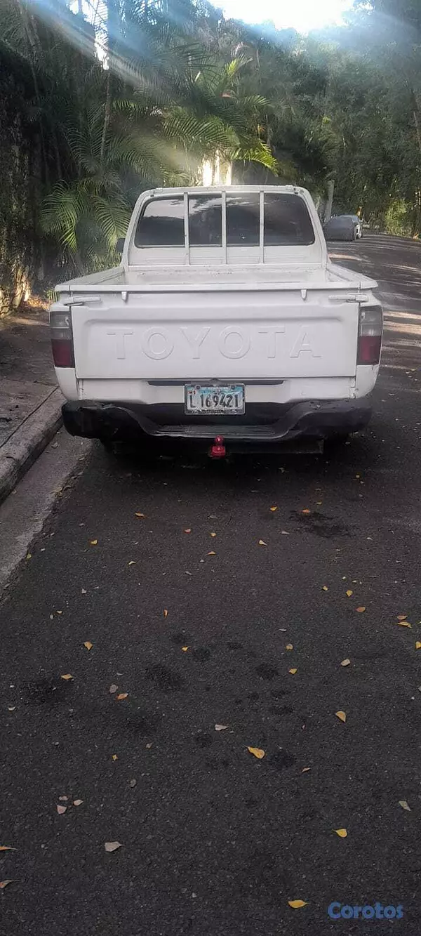 jeepetas y camionetas - TOYOTA HILUX 99, LA MAS NUEVA 2